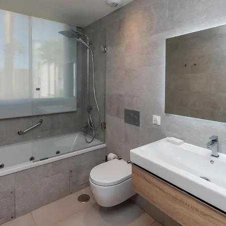 Apartment 2br Luxury - Santa Barbara Heights, Good Wifi & Ac La Cala De Mijas